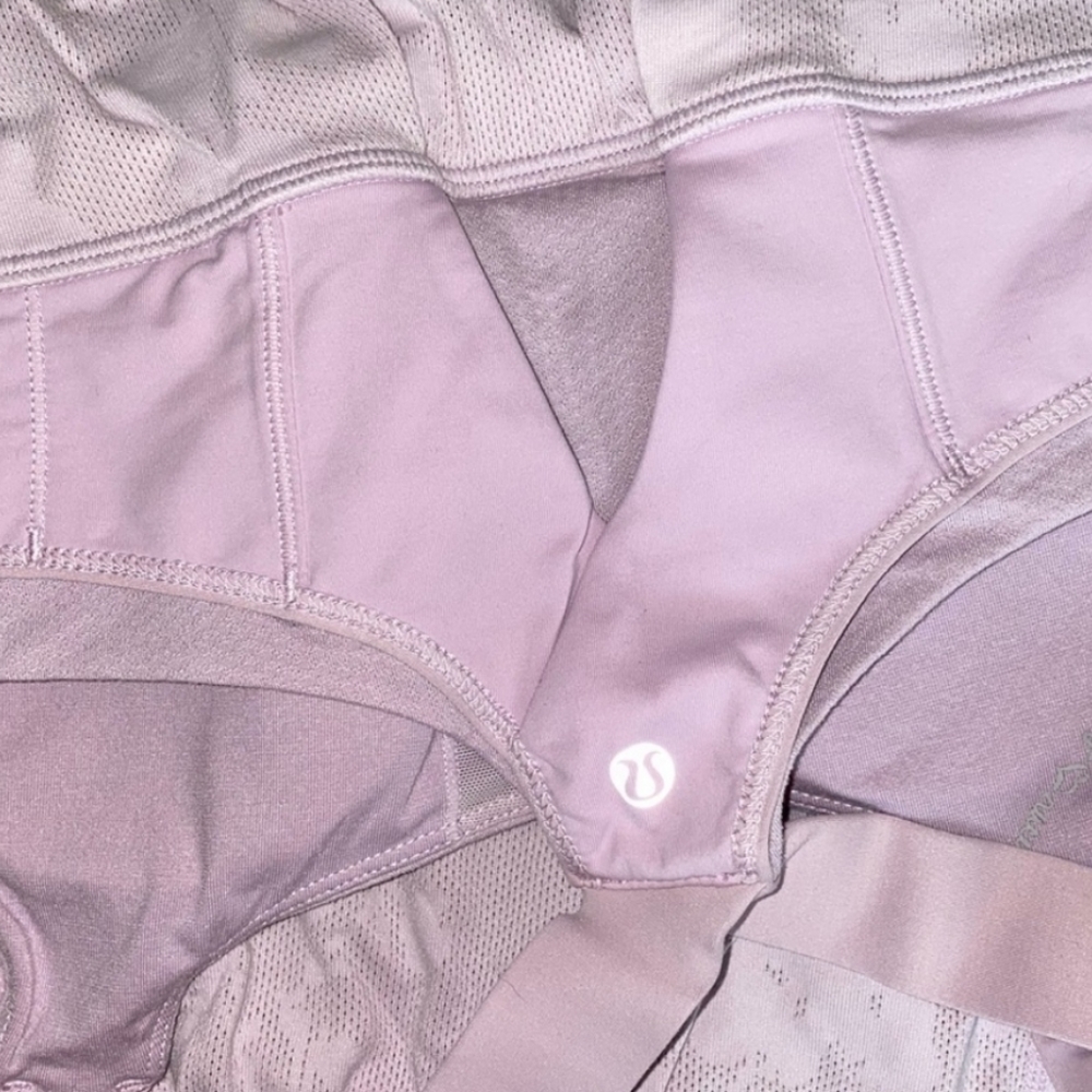 Lululemon - Picture 4 of 8
